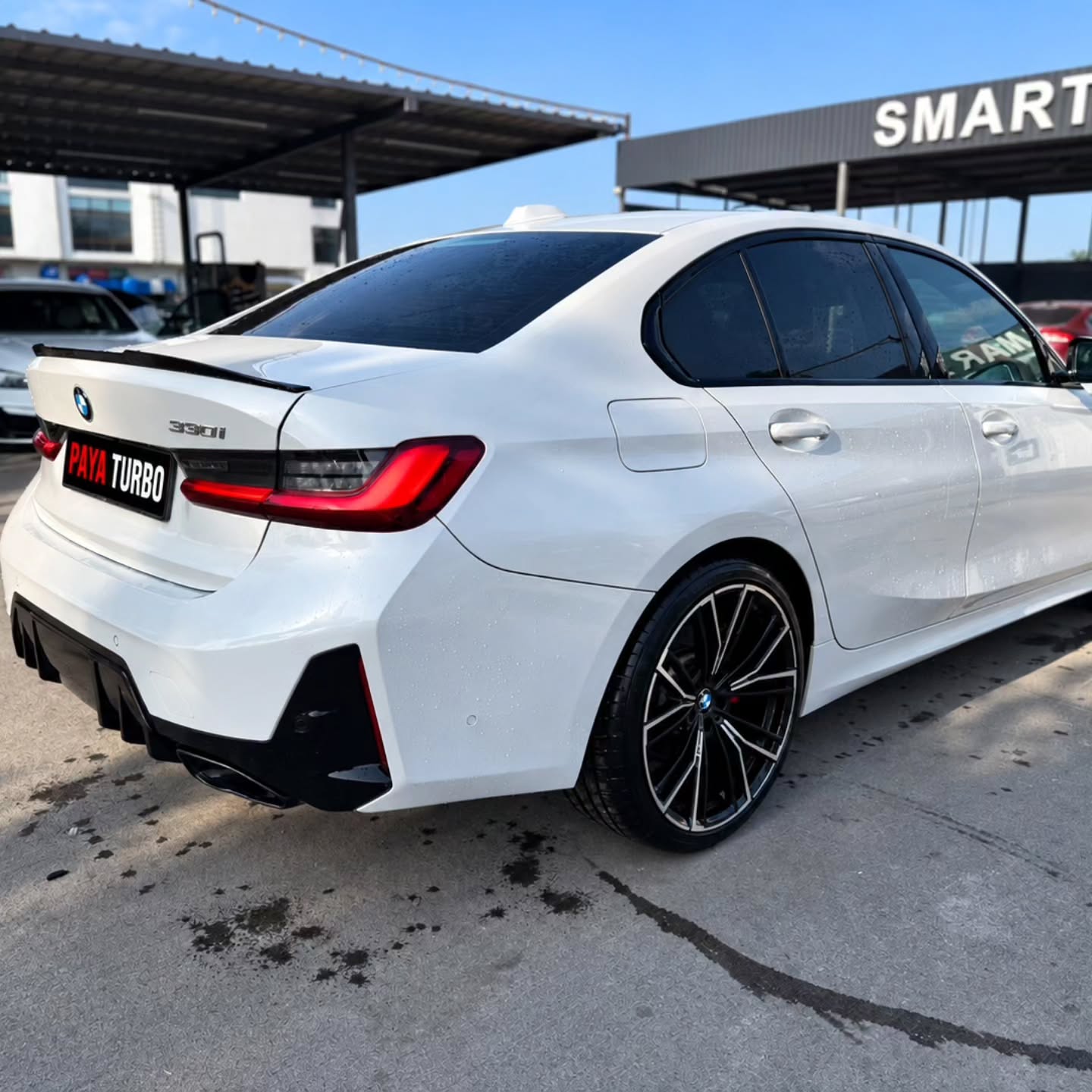BMW 330i